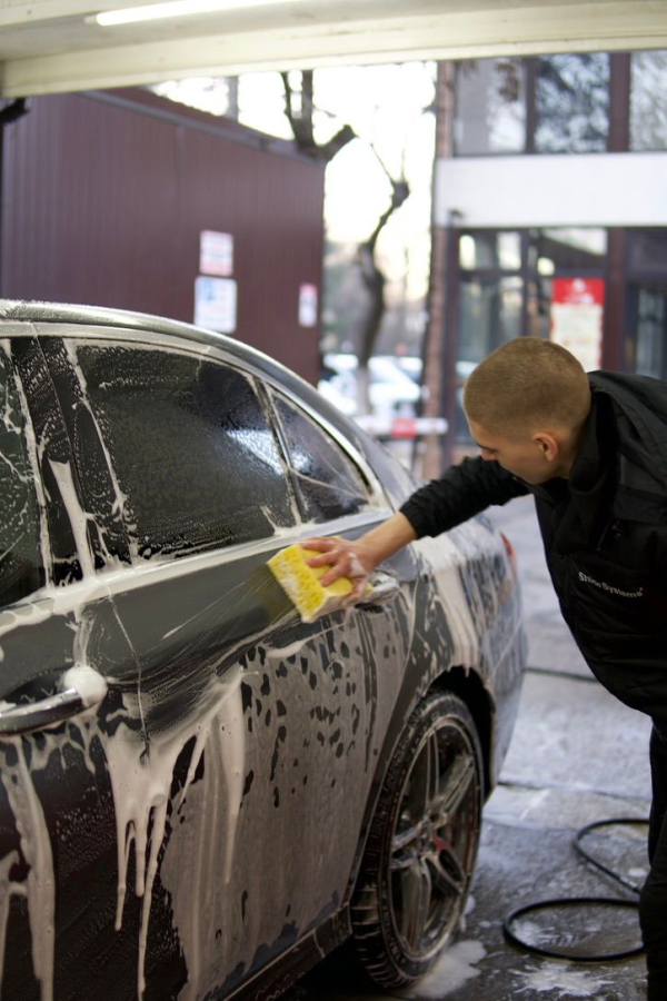 Процесс мойки авто